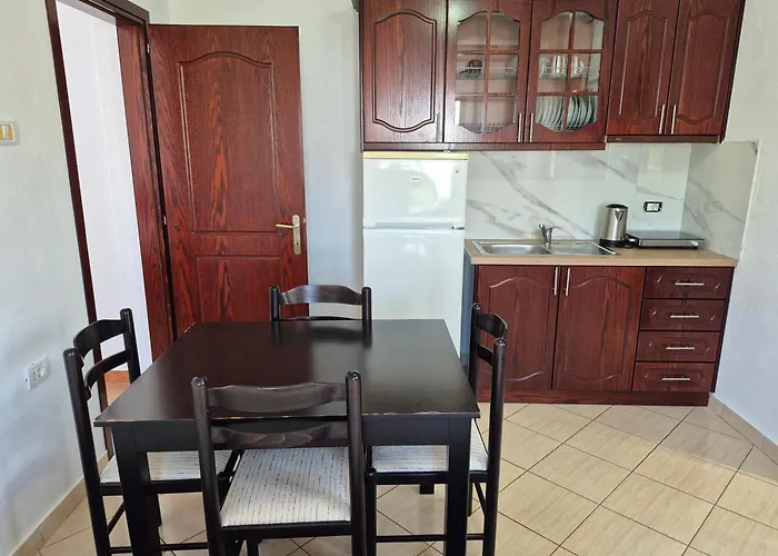 Vita Apartment - Spacious Garden And Balcony 5 Min To Beach & Center