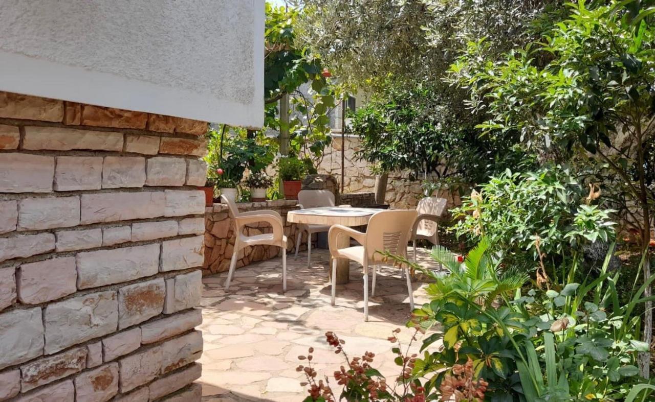 - Spacious Garden And Balcony 5 Min To & Center * Ksamil