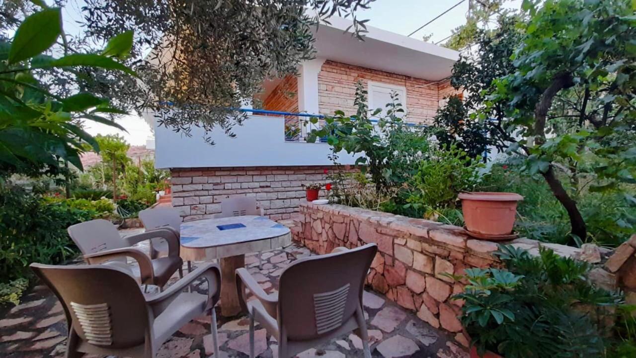 - Spacious Garden And Balcony 5 Min To & Center Ksamil