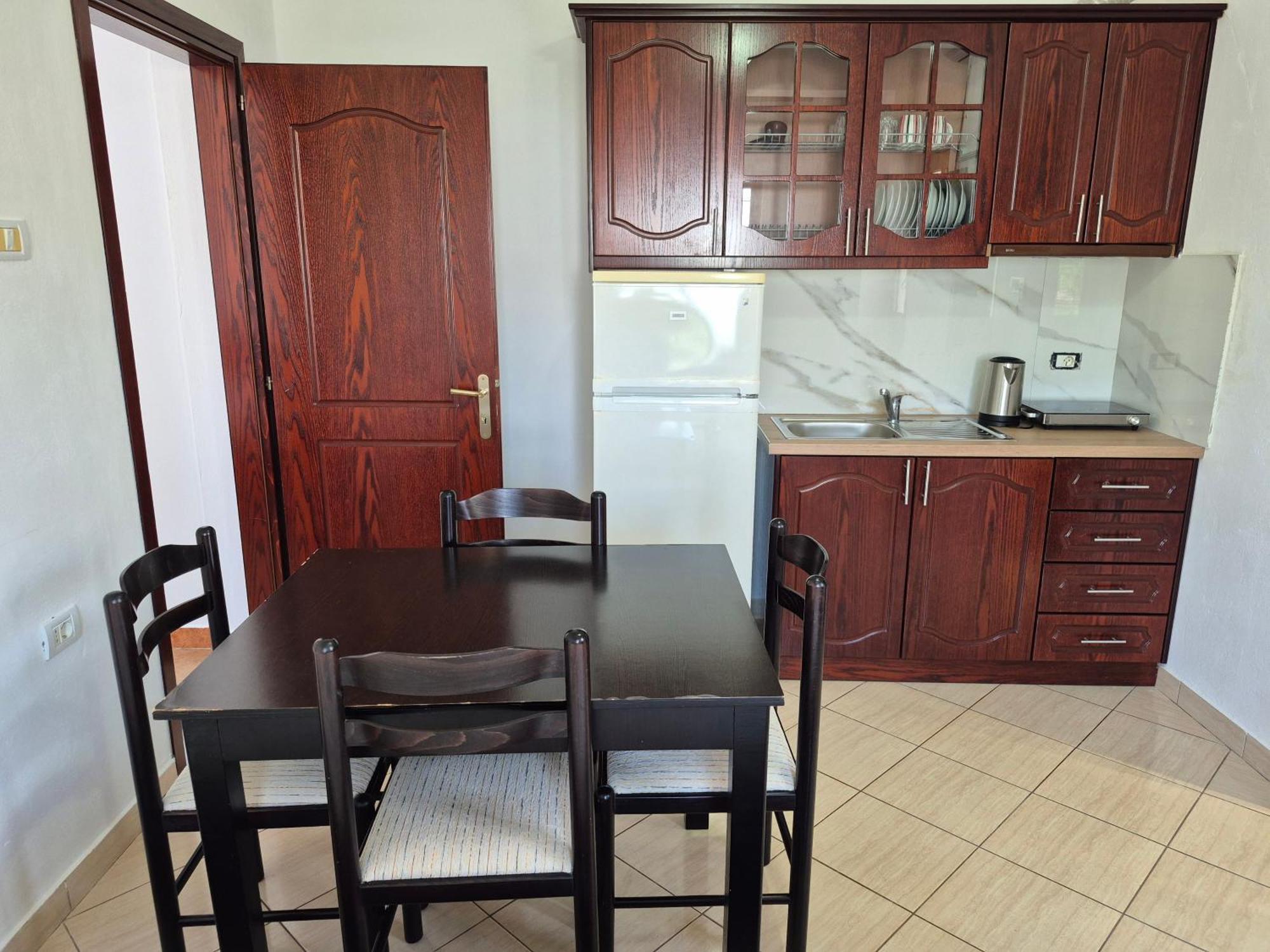 - Spacious Garden And Balcony 5 Min To & Center Apartamento Ksamil