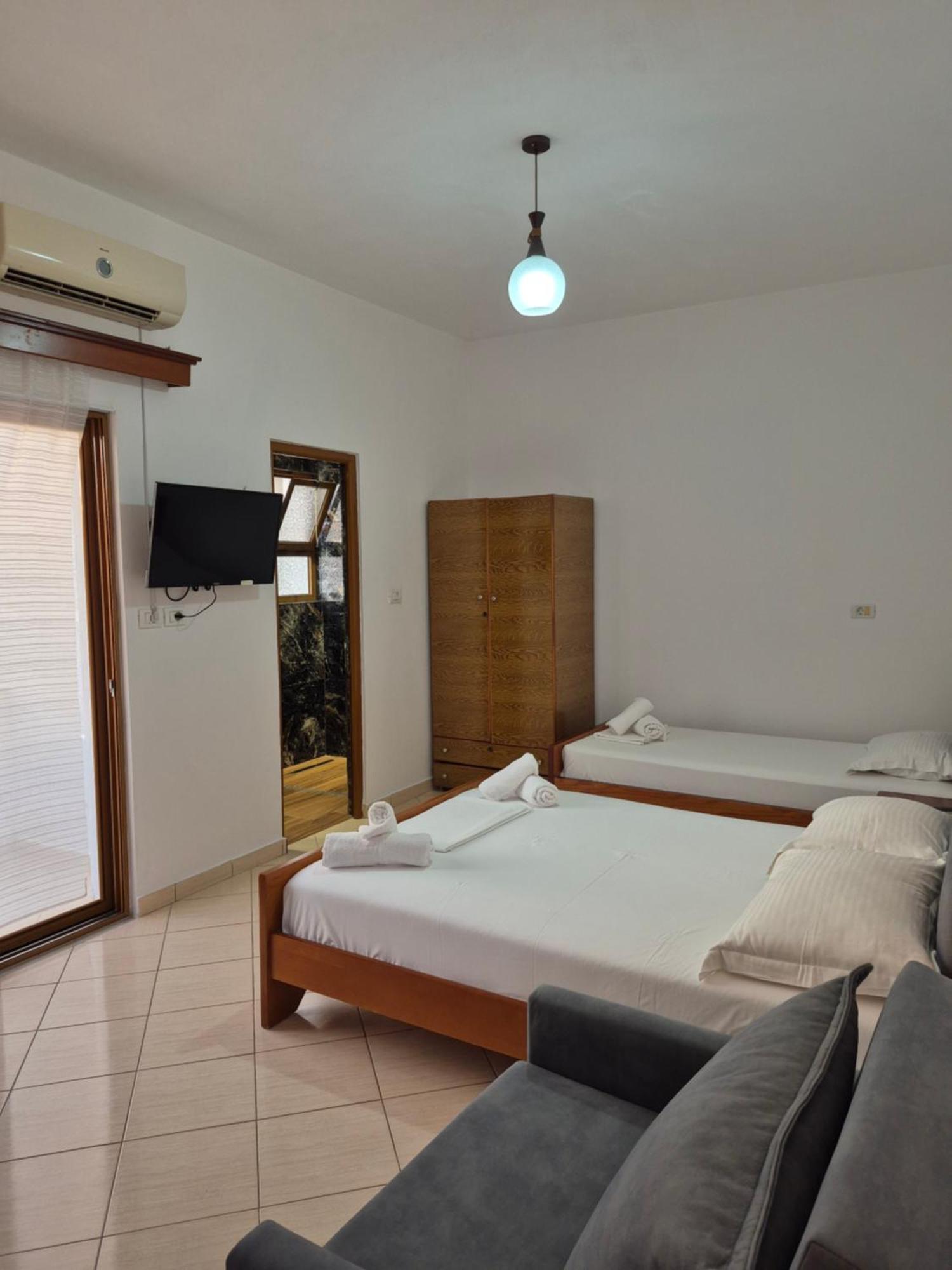 - Spacious Garden And Balcony 5 Min To & Center Ksamil