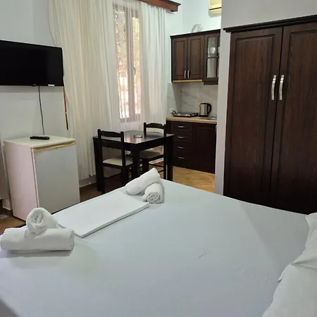 Vita Apartment - Spacious Garden And Balcony 5 Min To Beach & Center Ksamil Exterior photo