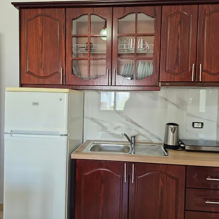 Vita Apartment - Spacious Garden And Balcony 5 Min To Beach & Center Ksamil Exterior photo