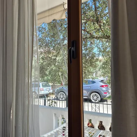 Vita Apartment - Spacious Garden And Balcony 5 Min To Beach & Center Ksamil Exterior photo