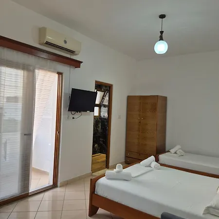 Vita Apartment - Spacious Garden And Balcony 5 Min To Beach & Center Ksamil Exterior photo