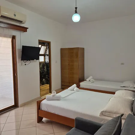 Vita Apartment - Spacious Garden And Balcony 5 Min To Beach & Center Ksamil Exterior photo