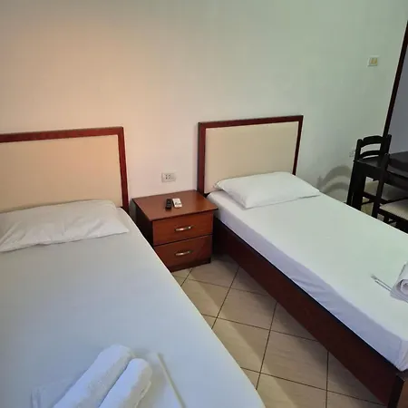 Vita Apartment - Spacious Garden And Balcony 5 Min To Beach & Center Ksamil Exterior photo