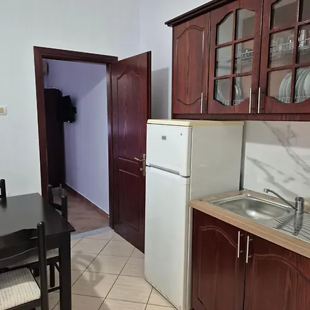 Vita Apartment - Spacious Garden And Balcony 5 Min To Beach & Center Ksamil Exterior photo