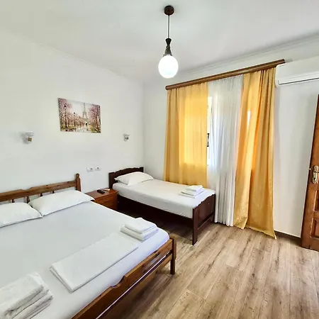 Vita Apartment - Spacious Garden And Balcony 5 Min To Beach & Center Ksamil Exterior photo
