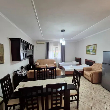 Vita Apartment - Spacious Garden And Balcony 5 Min To Beach & Center Ksamil Exterior photo