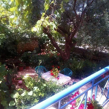 Vita Apartment - Spacious Garden And Balcony 5 Min To Beach & Center Ksamil Exterior photo