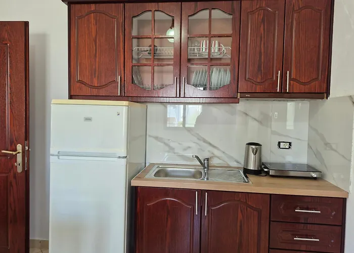 Vita Apartment - Spacious Garden And Balcony 5 Min To Beach & Center
