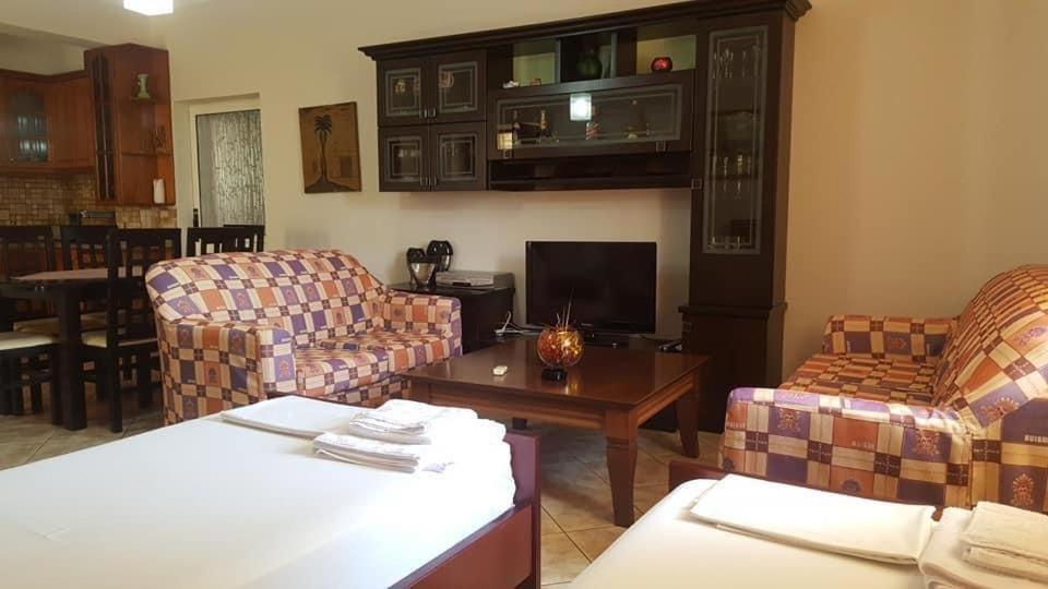 - Spacious Garden And Balcony 5 Min To & Center * Ksamil
