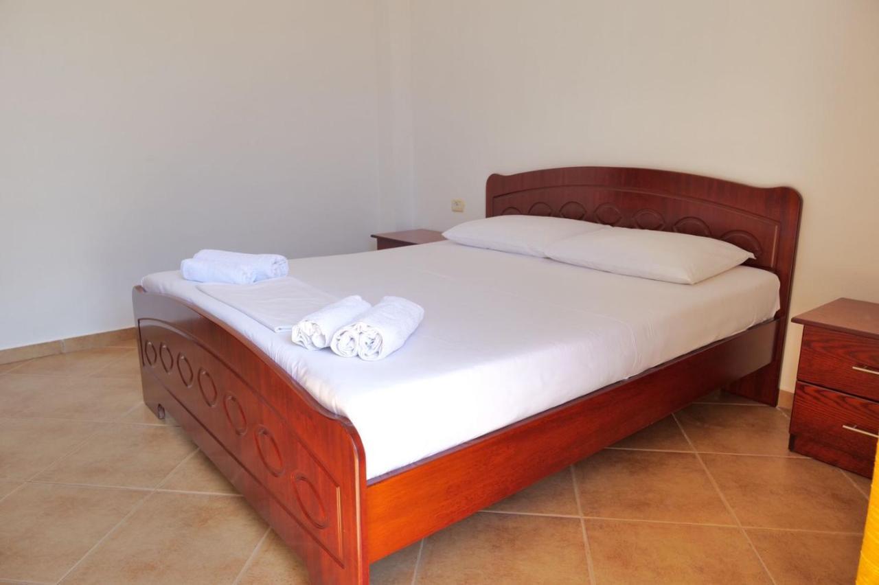 Vita Apartment - Spacious Garden And Balcony 5 Min To Beach & Center Ksamil