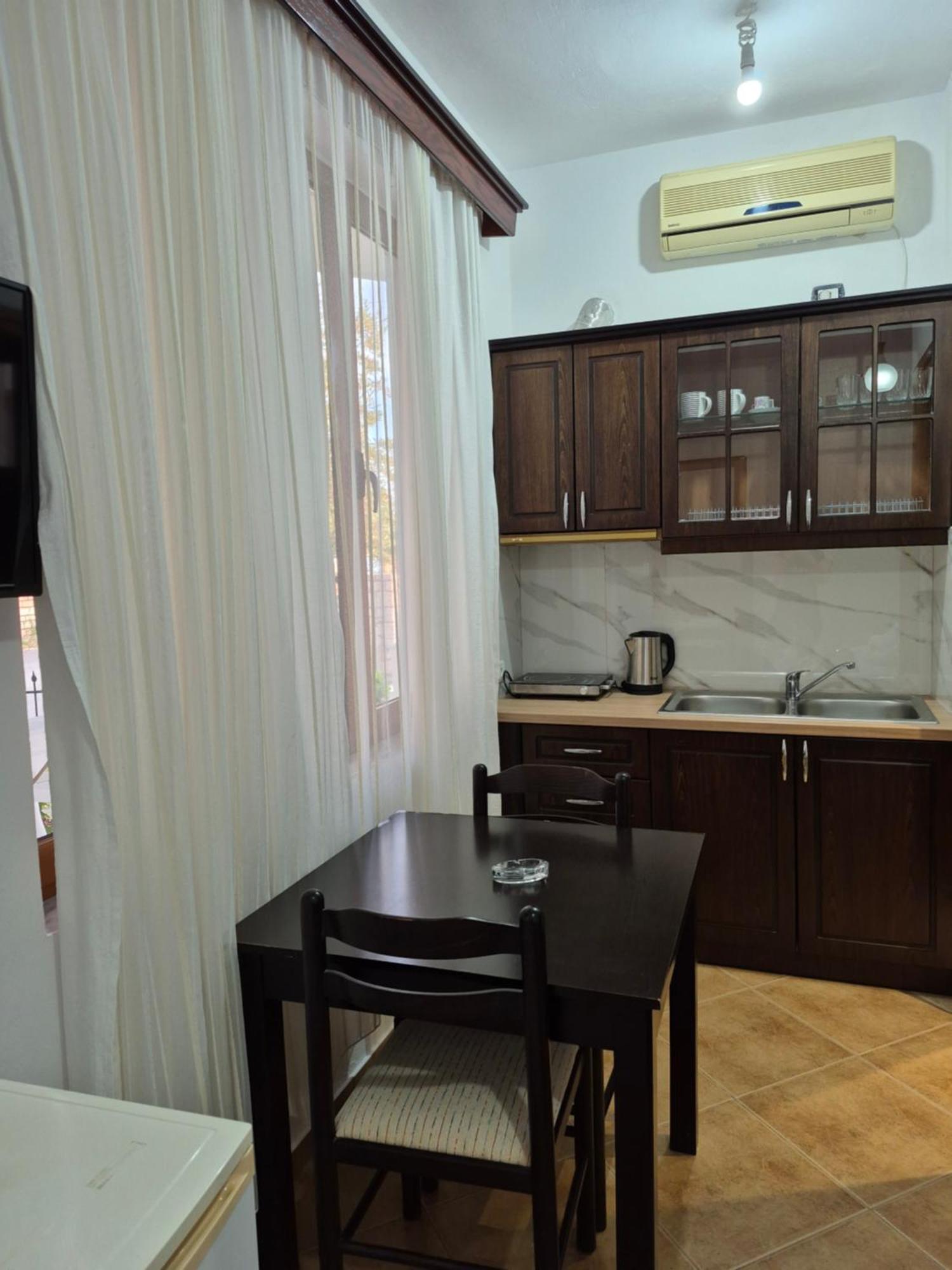 - Spacious Garden And Balcony 5 Min To & Center Apartament *