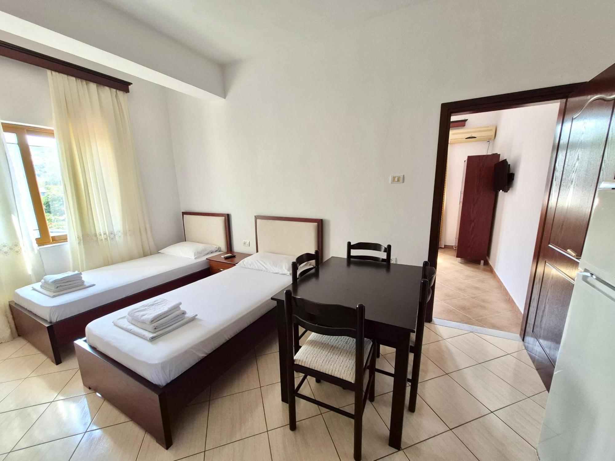 - Spacious Garden And Balcony 5 Min To & Center Apartament Ksamil