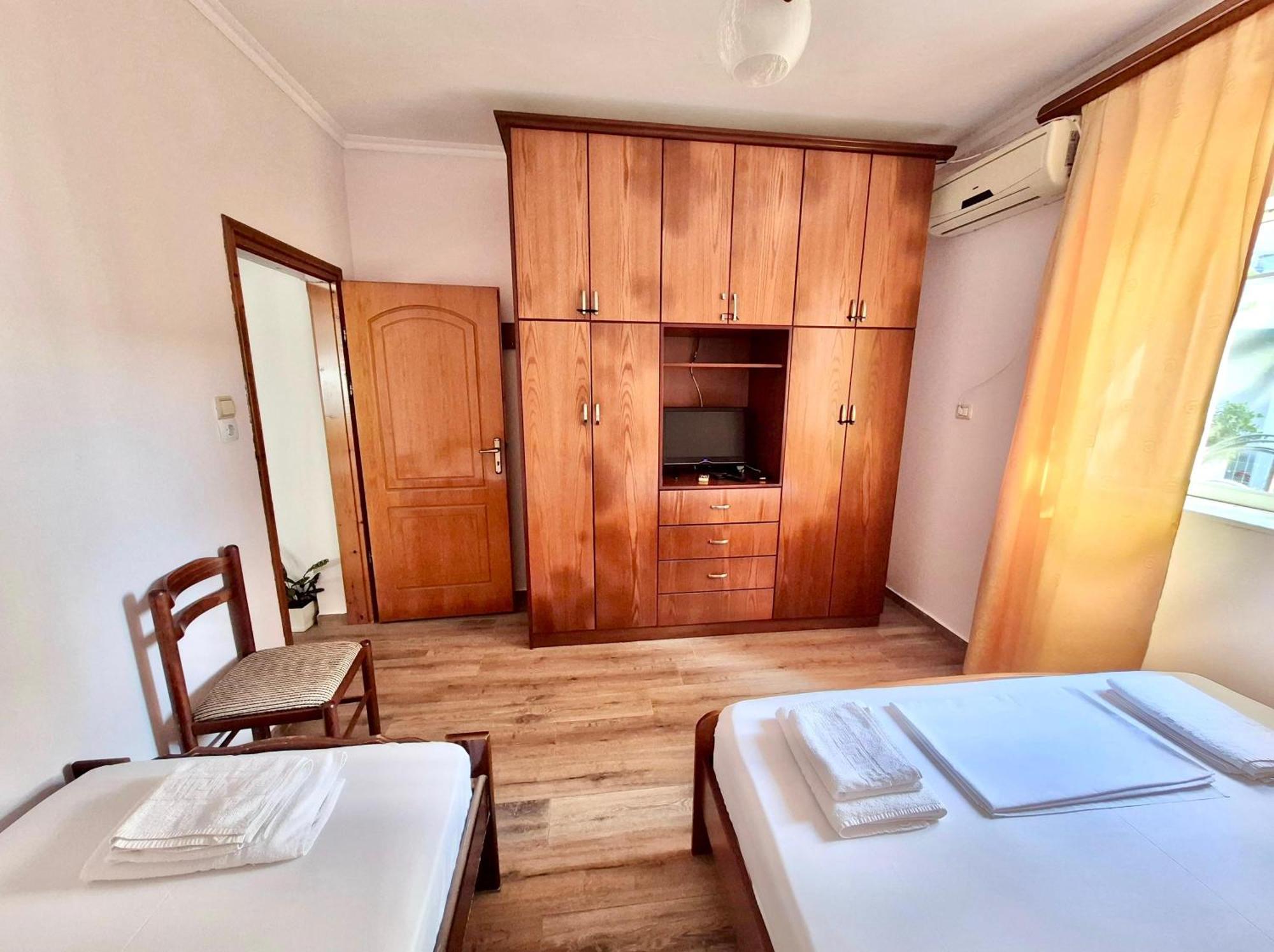 - Spacious Garden And Balcony 5 Min To & Center Ksamil