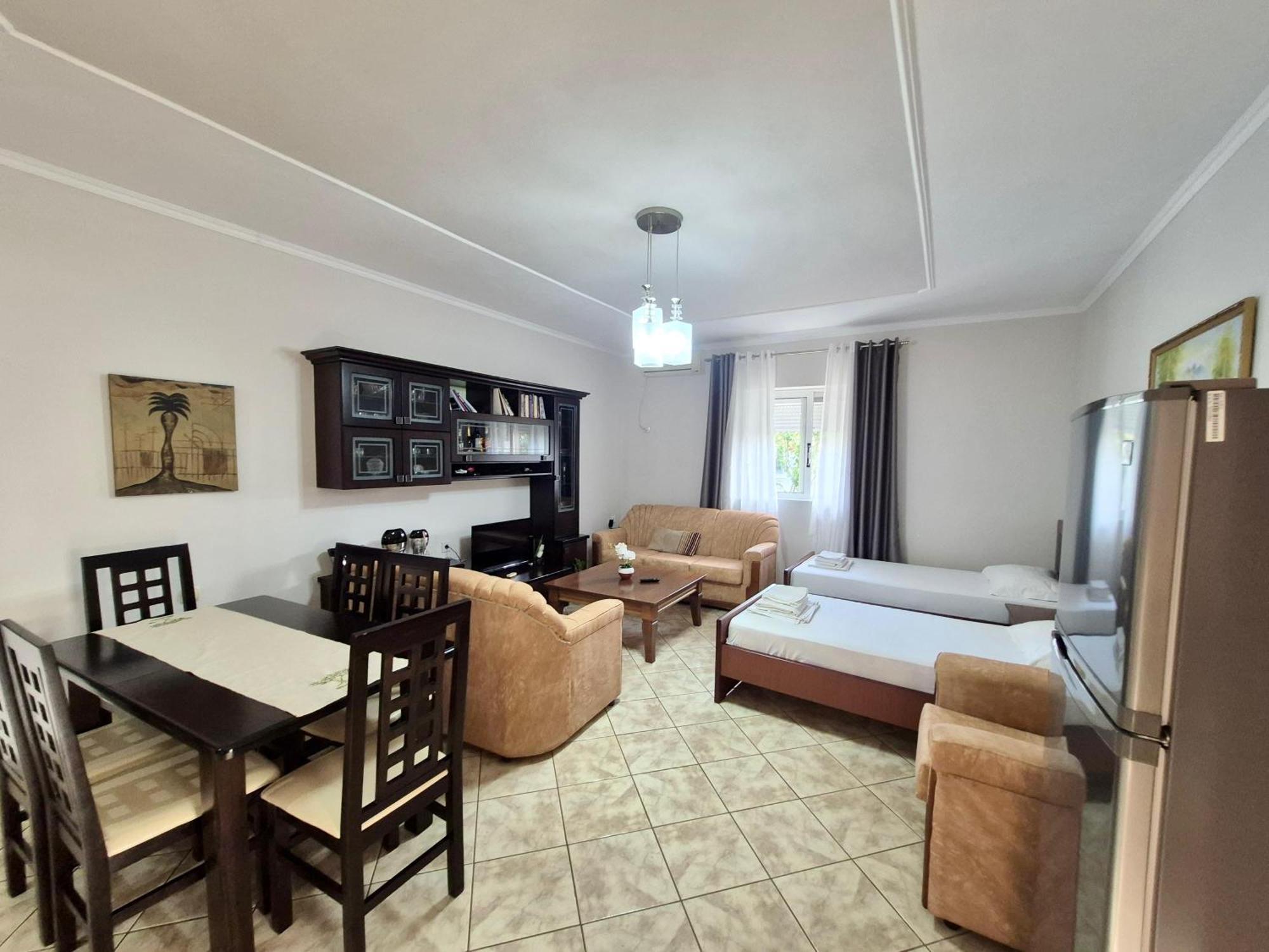 - Spacious Garden And Balcony 5 Min To & Center Apartament