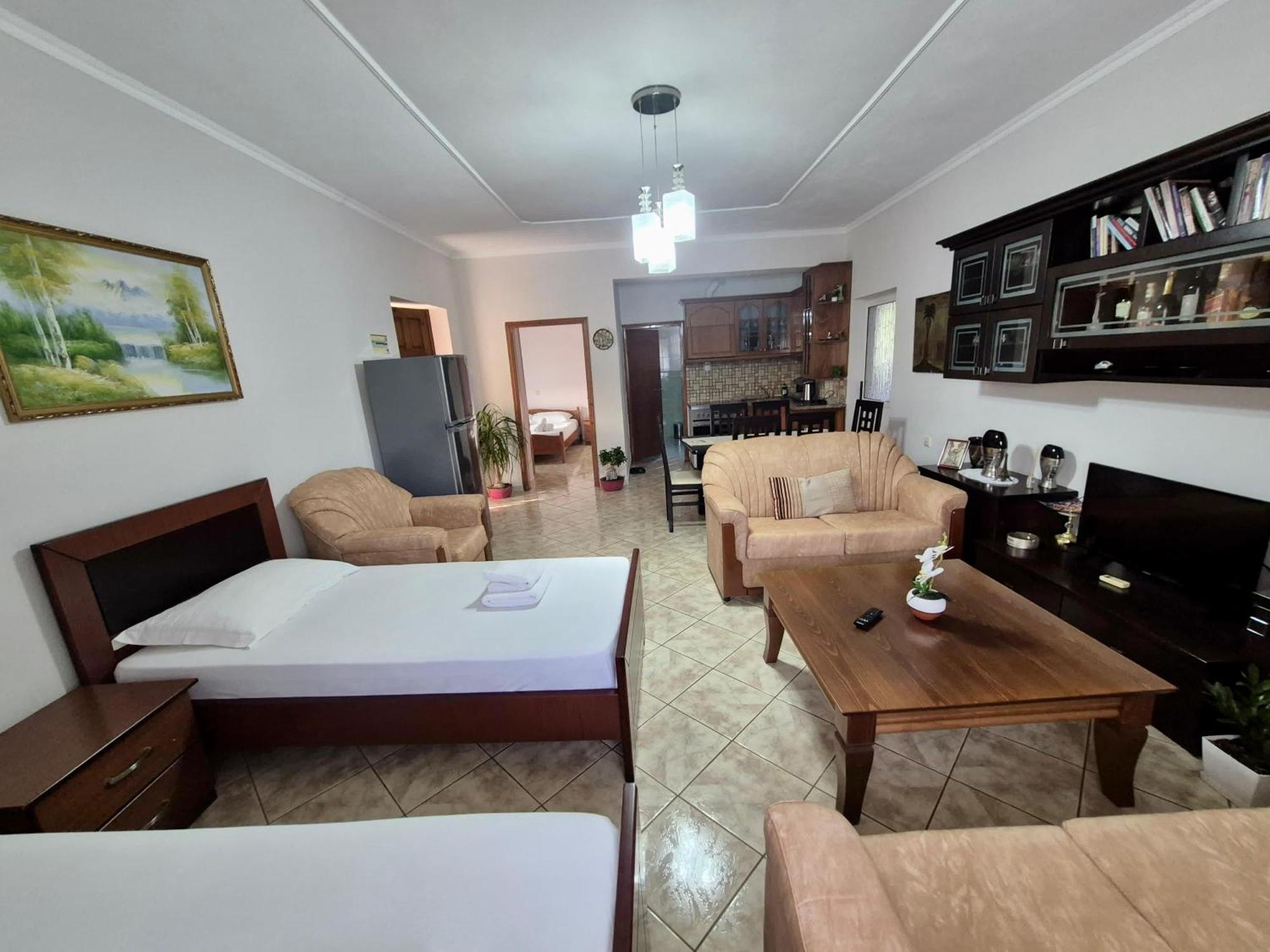 - Spacious Garden And Balcony 5 Min To & Center Apartament Ksamil